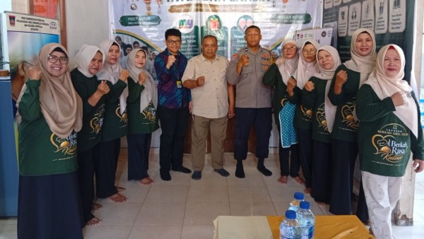 Tim BPVP Padang bersama pengurus Yayasan Berkah Amal Salih dan Berkah Rasa berfoto usai kunjungan pembuatan video success story alumni pelatihan vokasi di Sekretariat yBAS, Kota Padang.
